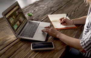 Maszyny takie jak laptopy z procesorami AMD Ryzen 5 PRO 4650U to także ciekawy temat dla ludzi tworzących blogi na portalach społecznościowych, czyli dla informatyków, którzy tworzą blog nie tylko w celach zarobkowych